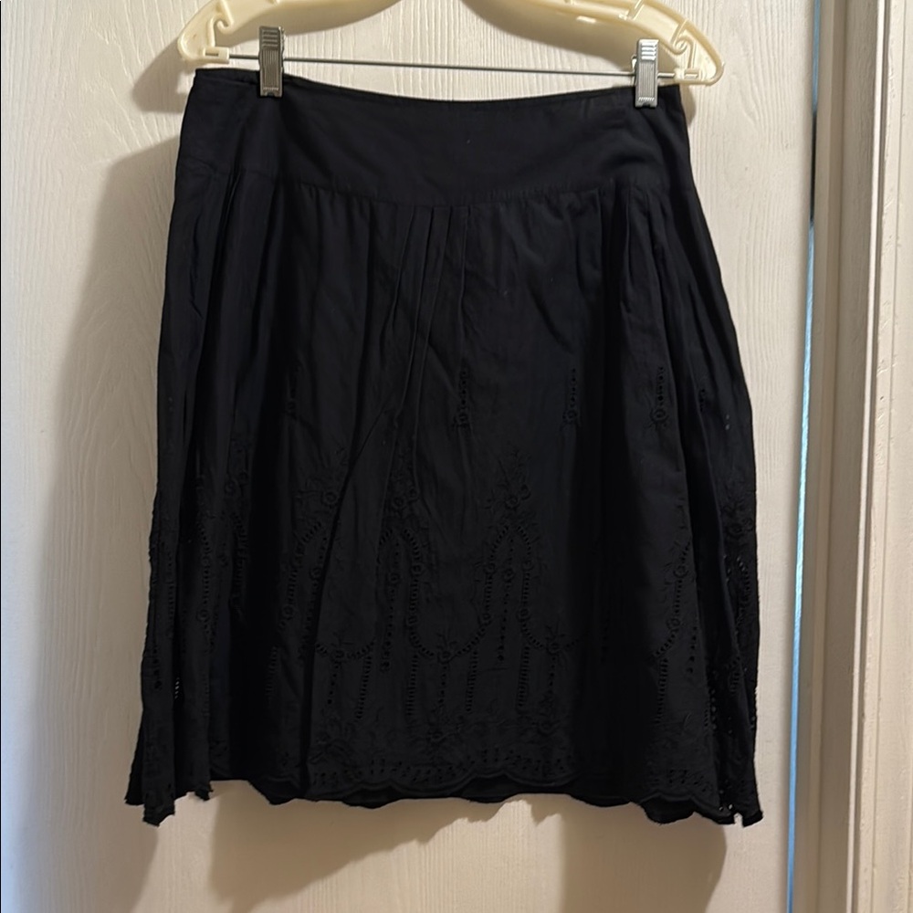 Old Navy Black Pleated Knee-Length Skirt